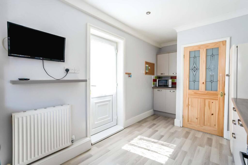 קלית'ורפס Beautiful 3 Bedroom Home, 10 Minutes Walk To Beach. מראה חיצוני תמונה